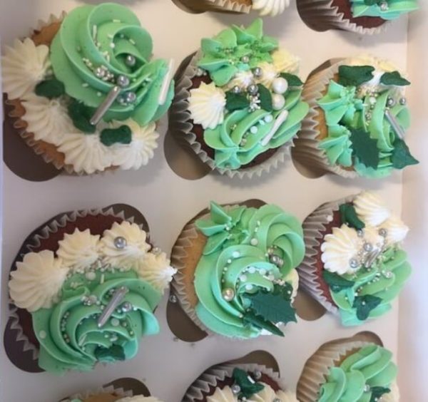 12 Cupcakes Set