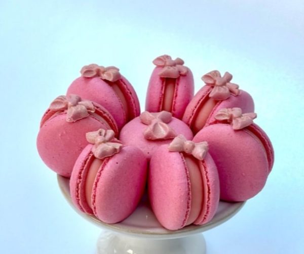 Box of 12 French macarons