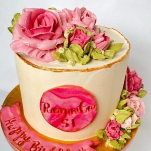Realistic flowers cake